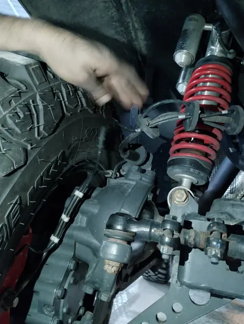Fitting coilover suspension on an off-roader