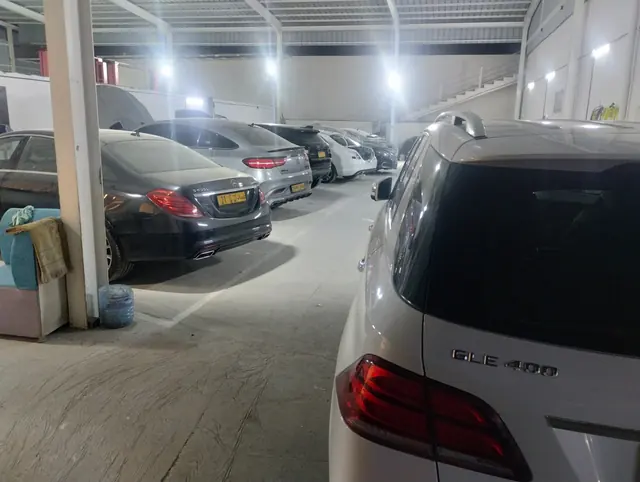 Mercedes-Benz S-Class, GLE Coupé and GLE 400 in the workshop